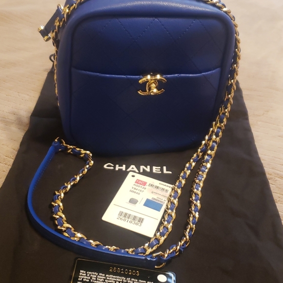 CHANEL Handbags - Chanel camera bag